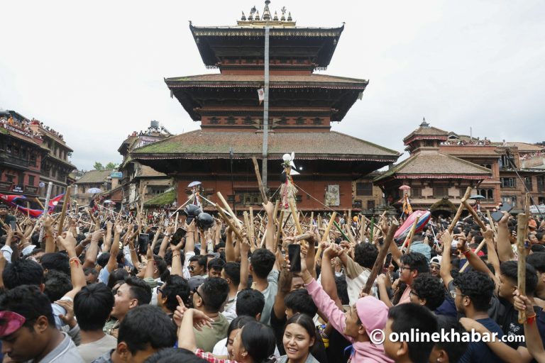 घिन्ताङघिसी नाचसँगै भक्तपुरमा सुरू भयो ८ दिने गाईजात्रा (तस्वीरहरू)