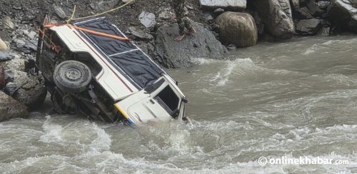 सिन्धुपाल्चोकको भोटेकोशीमा खस्यो जिप, २ जना बेपत्ता