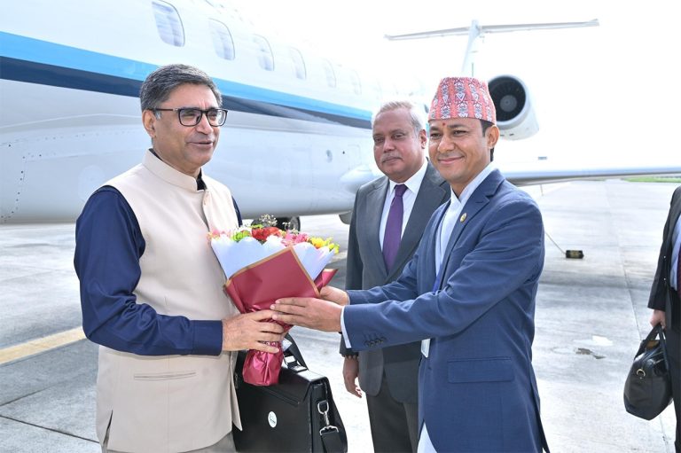 भारतीय विदेश सचिव मिश्री काठमाडौं आइपुगे