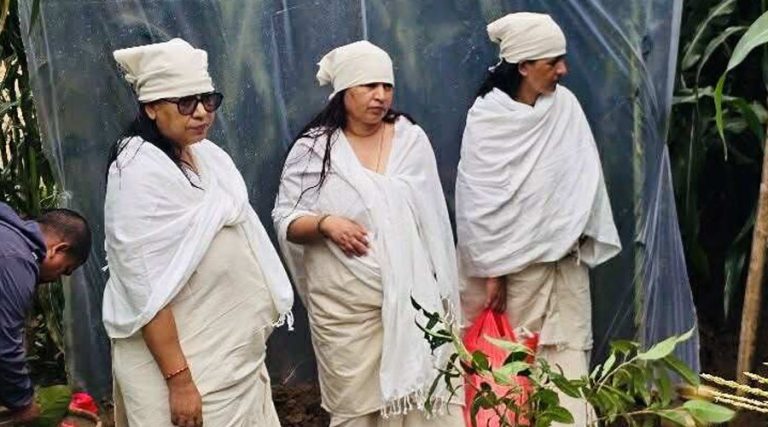बुवाको किरिया बसिन् बनेपाकी उपमेयर, दाजुभाइले बहिष्कार गरेको गुनासो