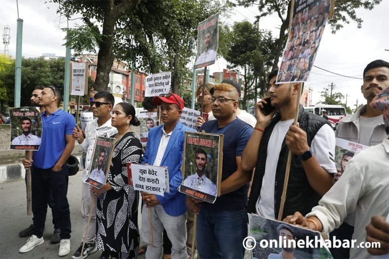 विपिन जोशीको रिहाइको माग राखेर माइतीघरमा प्रदर्शन (तस्वीरहरू)