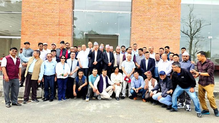 एमाले कार्यबाहक अध्यक्षको नेतृत्वमा विधान महाधिवेशन हुने हलको निरीक्षण