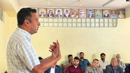 कांग्रेस कार्यालयमा बहस : चोभारको डाडा किन काट्नु नपर्ने ?