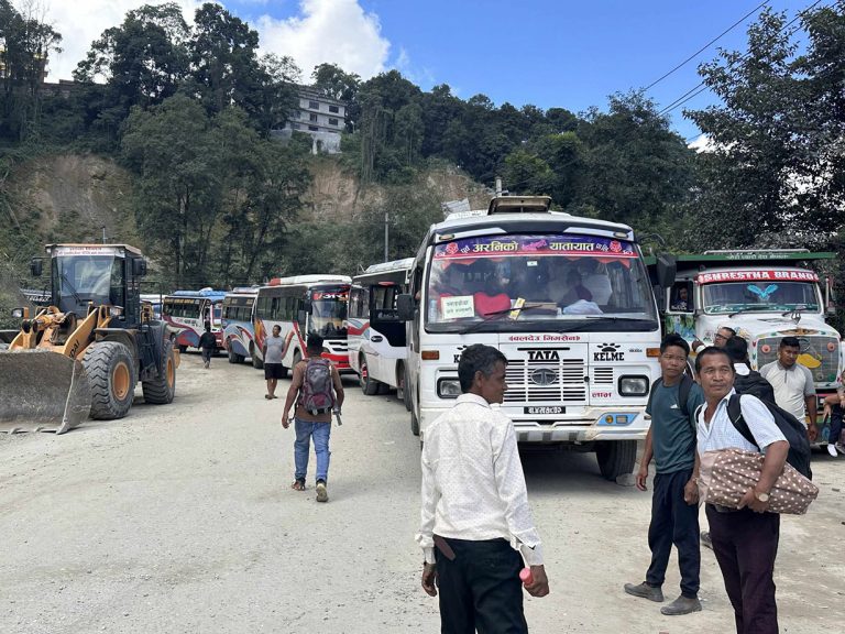 पहिरोले अवरुद्ध धुलिखेल–खावा सडकखण्ड एकतर्फी खुल्यो