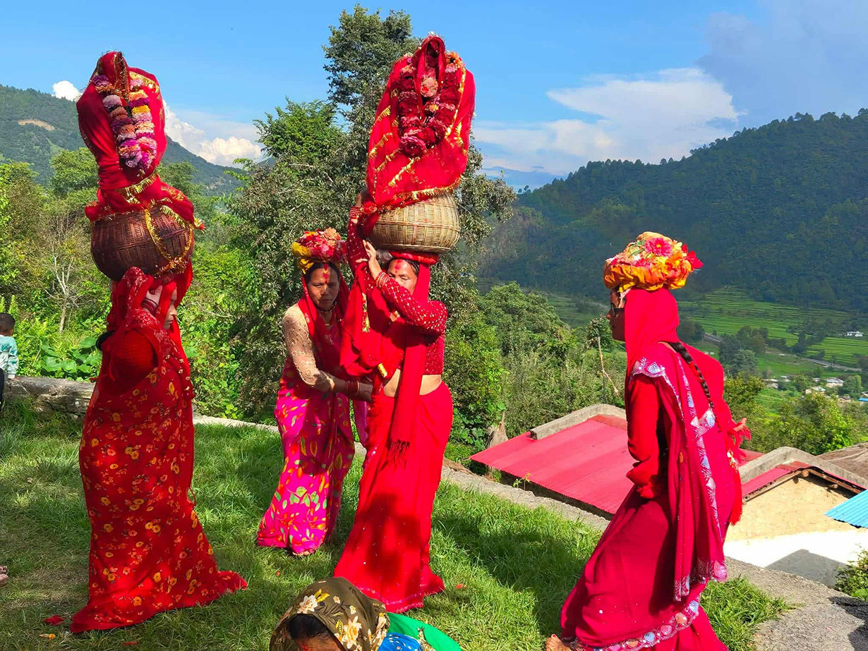 सुदूरपश्चिममा सुरु भयो गौरा पर्व, आज घरघरमा बिरुडा भिजाइँदै