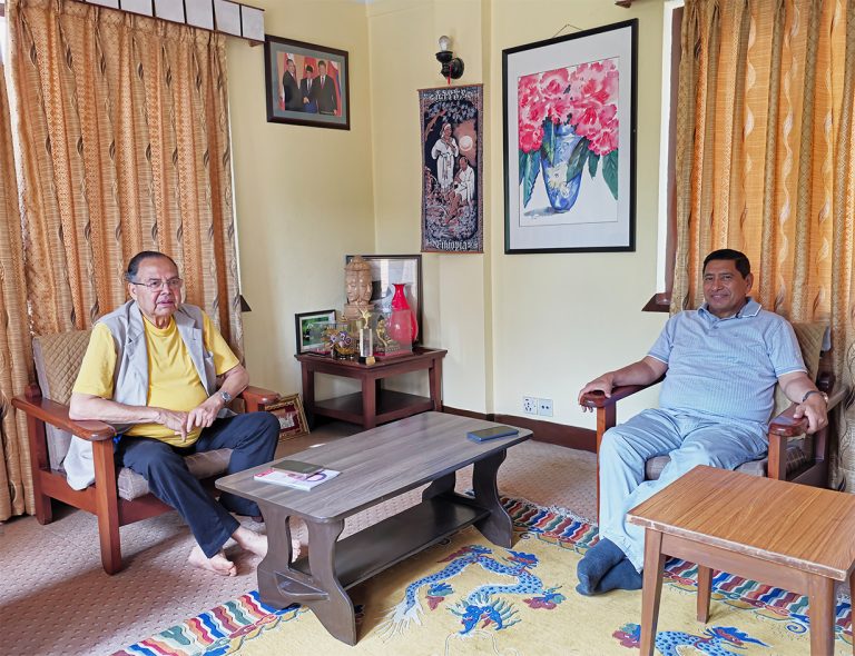 नारायणकाजी श्रेष्ठले गरे झलनाथ खनालसँग भेट