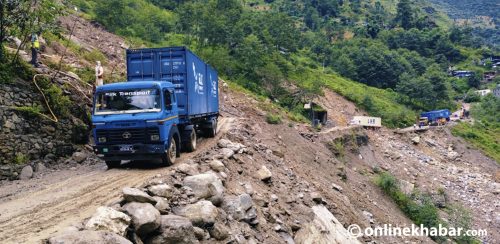 पहिरोले अवरुद्ध कोदारी सडकखण्ड ३ हप्तापछि सञ्चालनमा