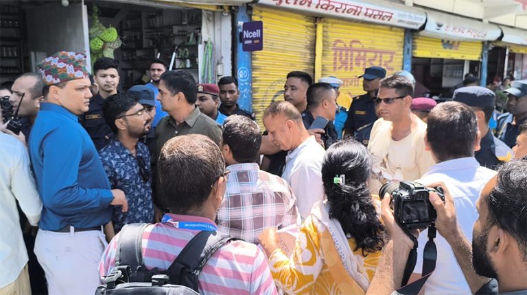 कोशीमा सञ्चार विधेयक : जरिवाना र कालोसूचीमा राख्ने प्रावधानविरुद्ध पत्रकार आन्दोलित