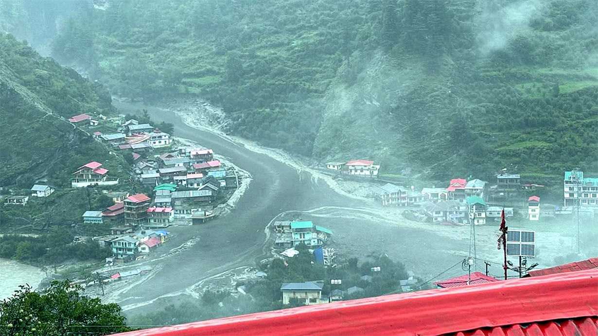 भारतको उत्तराखण्डमा आरीघोप्टे वर्षापछि भीषण बाढी, ४ जनाको मृत्यु, ५० बेपत्ता