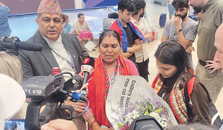 इजरायल पुगेर विपिनकी आमा र बहिनीले भने– हाम्रो कसैसँग दुश्मनी छैन, विपिनलाई घर पठाइदिनुस्