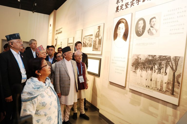 प्रधानमन्त्री ओलीले गरे चाउ एनलाई र तेङ यिङ्चाओ स्मृति संग्रहालय अवलोकन
