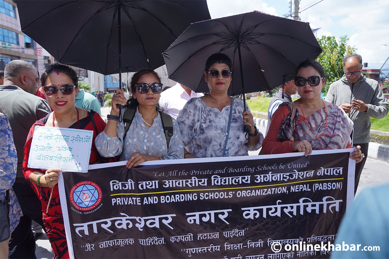 काठमाडौंमा आज पनि निजी विद्यालय सञ्चालकहरूको प्रदर्शन (तस्वीरहरू)