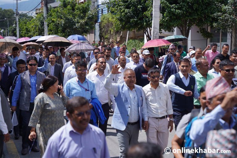 निजी विद्यालय सञ्चालकहरूले भोलि उपत्यकामा विद्यालय बसको र्‍याली निकाल्ने