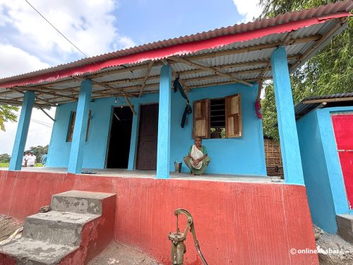 विपन्न परिवारलाई गाउँपालिकाले दियो पक्की घर उपहार