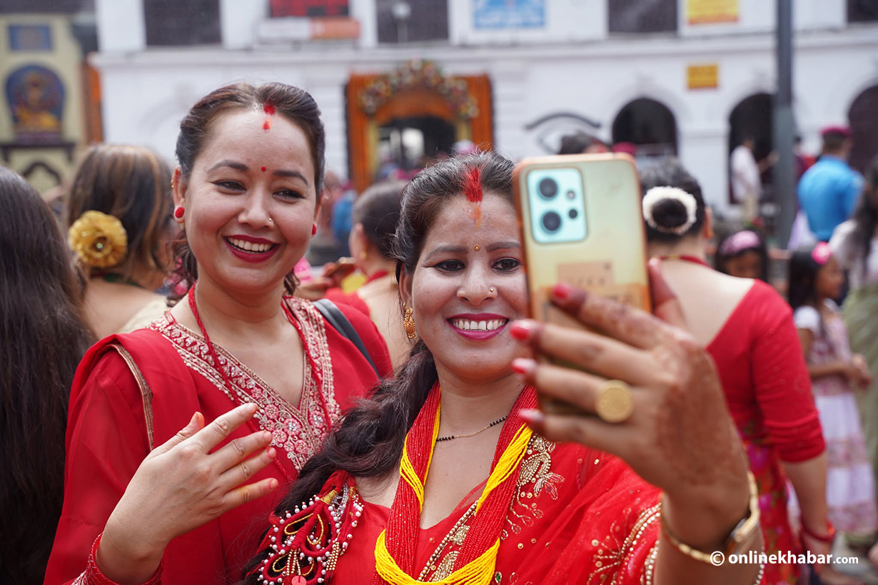 आऊ न, सेल्फी खिचौं (तस्वीरहरु)