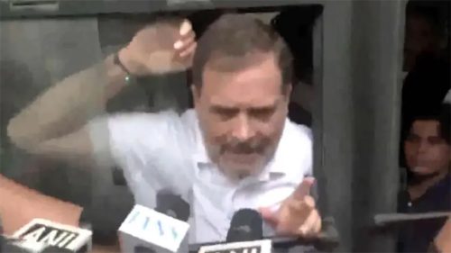 भारतमा विपक्षी सांसदहरूको सडक प्रदर्शन, राहुल गान्धीसहितका नेता पक्राउ