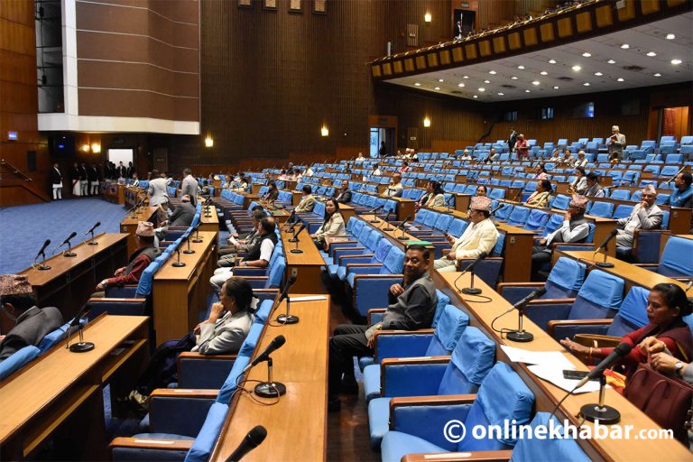 एक चौथाइ पनि सांसद उपस्थित नहुँदा प्रतिनिधि सभा बैठक स्थगित