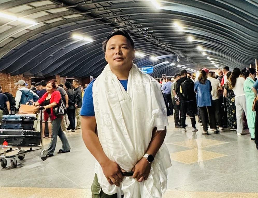माओवादी केन्द्रबाट निर्वाचित गोरखाका वडाध्यक्ष लामा रोजगारीका लागि उडे विदेश