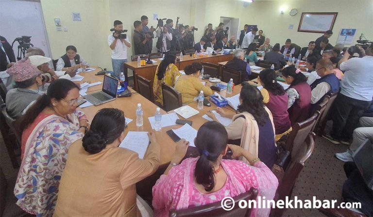 शिक्षा समिति बैठकमा श्याम घिमिरे र सुमना श्रेष्ठबीच नोकझोक