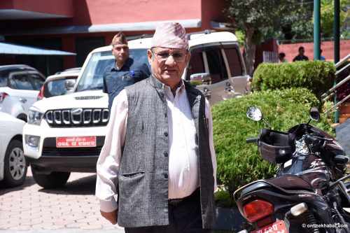 उपसभामुखलाई हटाउन हस्ताक्षर गरेर फर्किंदै सांसदहरू (तस्वीरहरू)