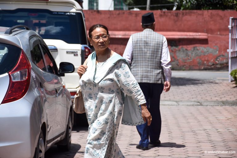 उपसभामुखलाई हटाउन हस्ताक्षर गरेर फर्किंदै सांसदहरू (तस्वीरहरू)