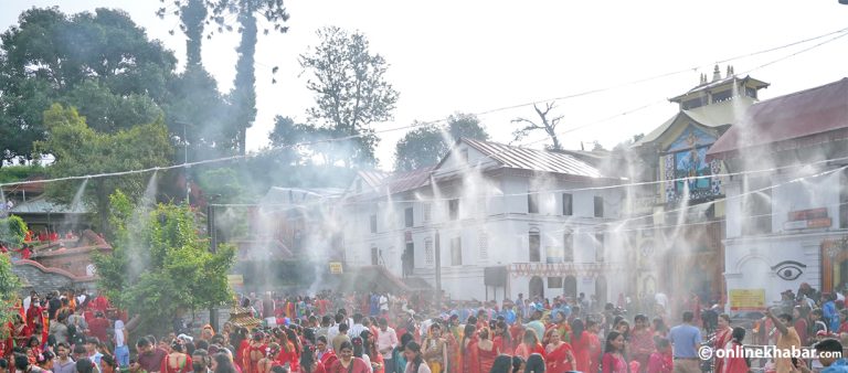 पशुपतिमा पहिलोपटक दर्शनार्थीलाई पानीको फोहोरा (तस्वीरहरु)