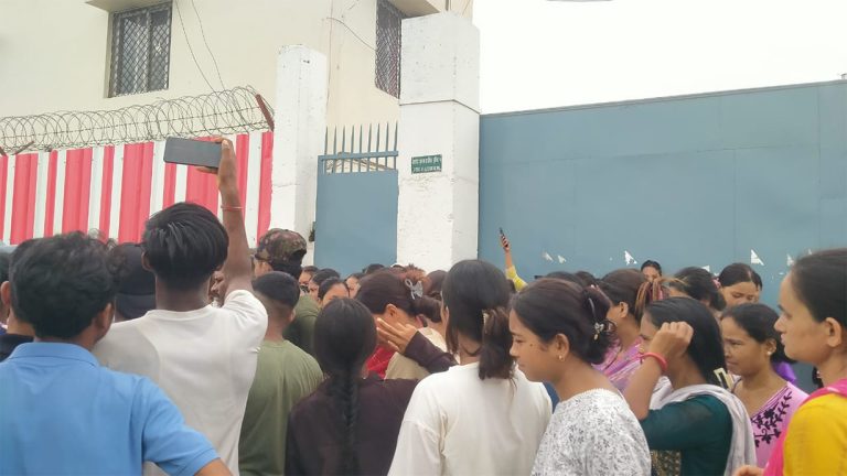सेवासुविधा नपाएको भन्दै यशोधा फुड्सका कर्मचारी आन्दोलित