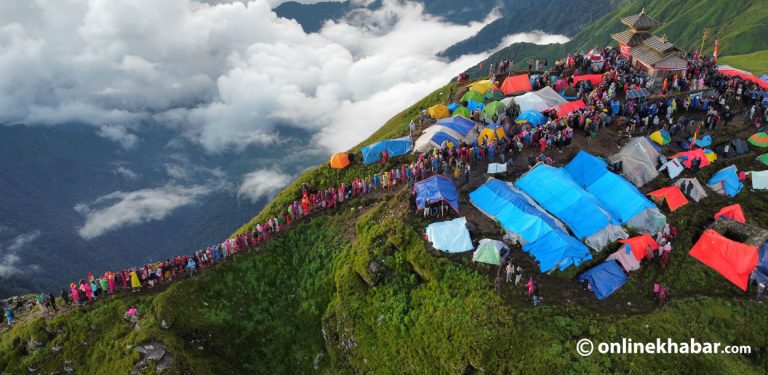 बडिमालिकामा करिब ५ हजार भक्तजन, सेनाको स्वास्थ्य शिविर (तस्वीर)