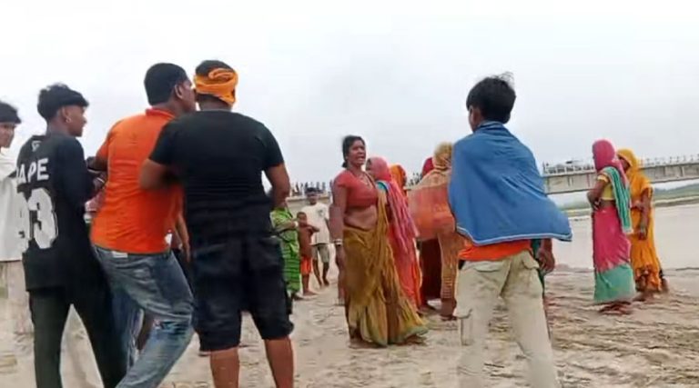 बलान खोलामा डुबेर बालक बेपत्ता