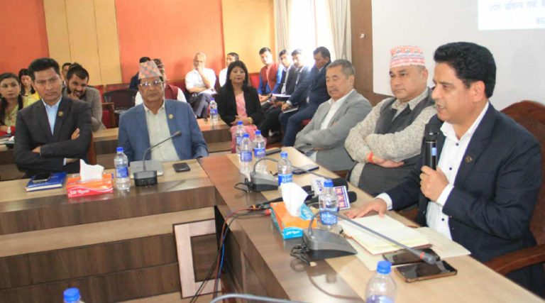 ‘सुदूरपश्चिम लगानी सम्मेलन’ हुँदै, सरोकारवालासँग उद्योगमन्त्रीको छलफल
