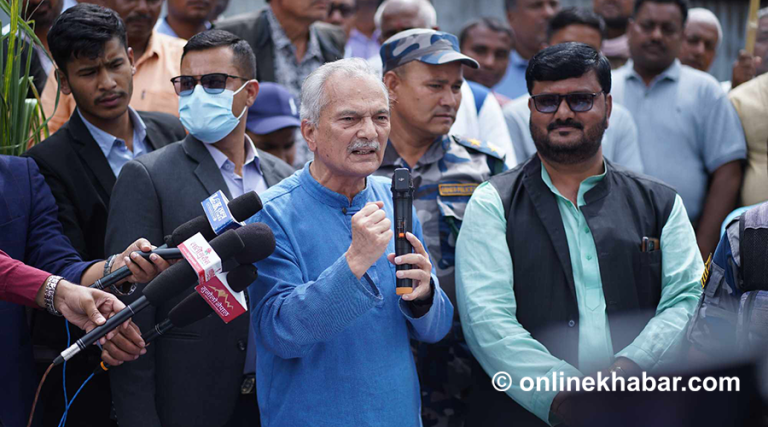 उखु किसान आन्दोलनलाई समर्थन गर्न माइतीघर पुगे बाबुराम भट्टराई 