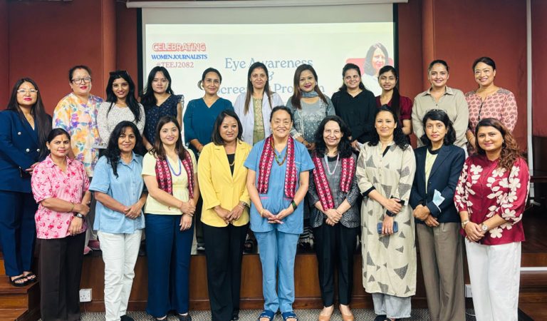 तिलगंगा आँखा प्रतिष्ठानमा महिला पत्रकारको निःशुल्क आँखा जाँच