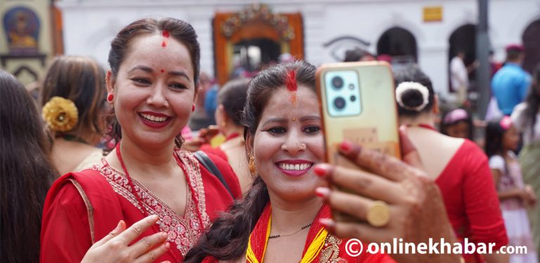 आऊ न, सेल्फी खिचौं (तस्वीरहरु)