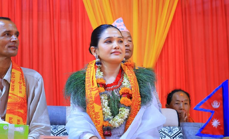 ‘यदि तपाईंमा फ्रस्टेसन छ भने पशुपतिनाथ आउनूस, परेवालाई चारो छर्नूस’