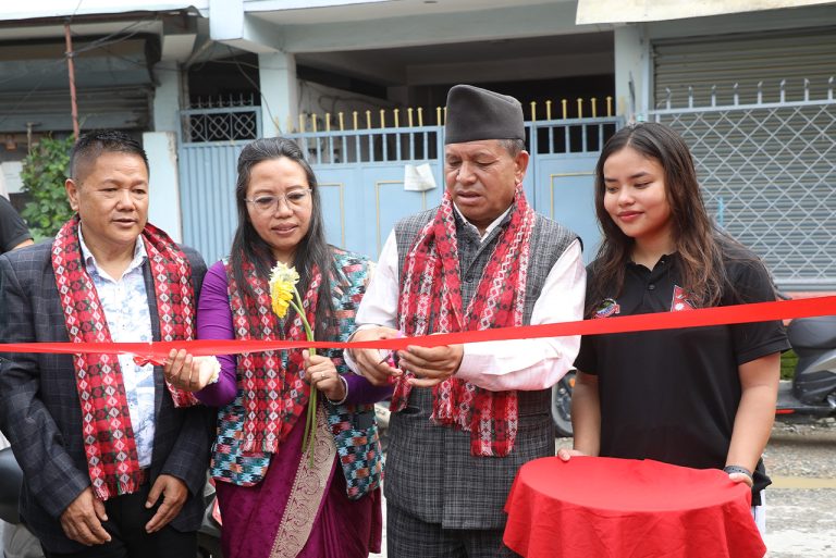 गोल्फुटारमा इन्डोर बास्केटबल हलको उद्घाटन