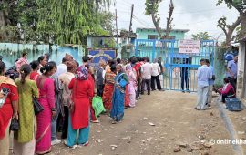 कैलाली कारागारबाहिर कैदीबन्दीका आफन्तको भीड (तस्वीरहरू)