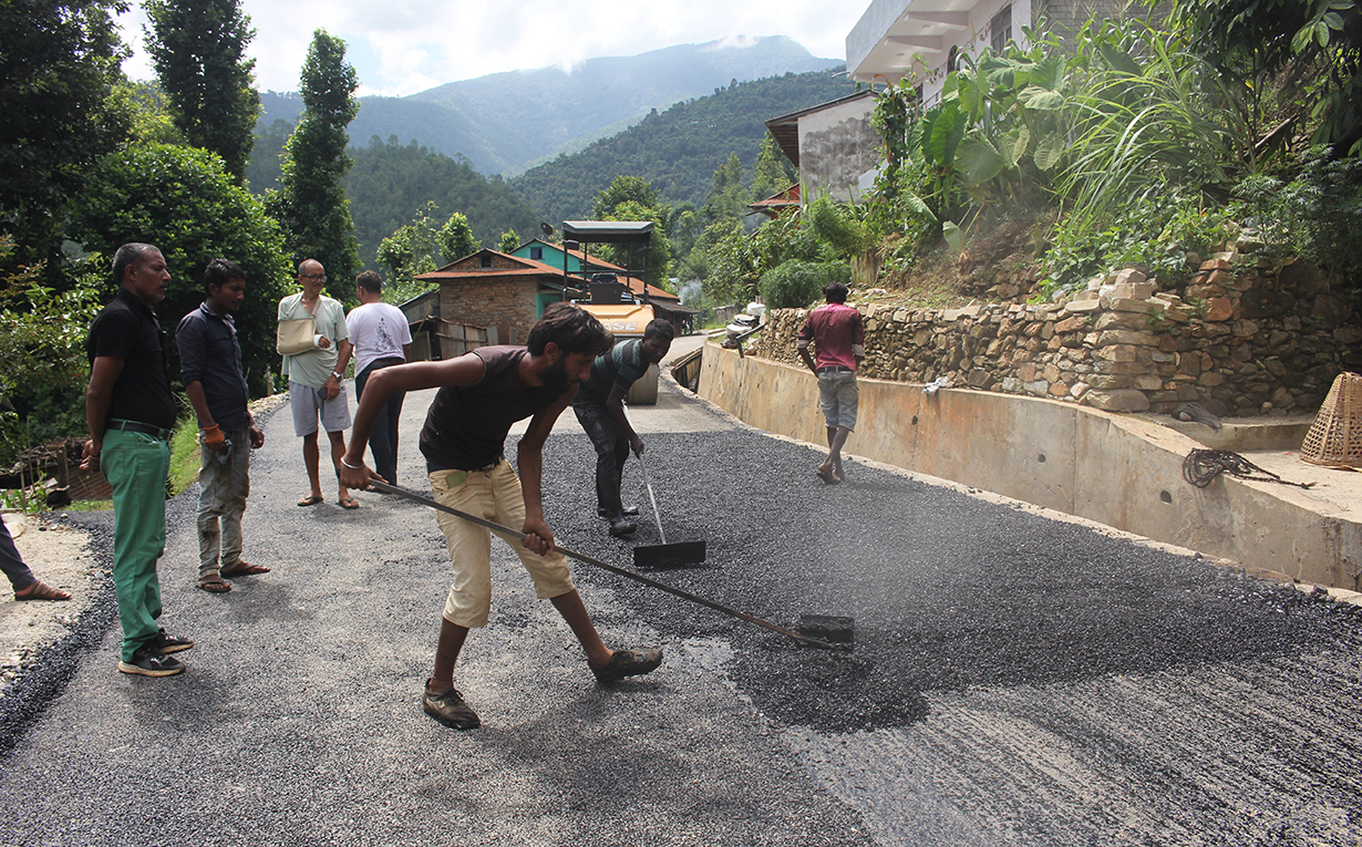 २३ वर्षपछि कालोपत्रे भयो छल्दी–रातचौर–रातडाँडा सडक