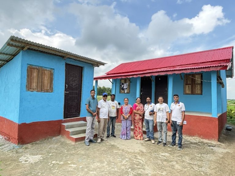 विपन्न परिवारलाई गाउँपालिकाले दियो पक्की घर उपहार