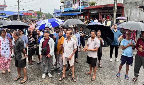 चितवनको माडीमा प्रहरी र स्थानीयबीच झडप