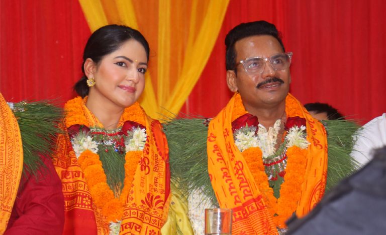 पशुपतिको महायज्ञमा पुगेर ‘माग्ने बुढा’ले गरे आर्थिक सहयोग, ‘माग्ने राजा’ प्रवर्धन