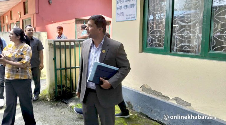 सिंहदरबारमा सत्ता गठबन्धनको आकस्मिक बैठक : रञ्जिता श्रेष्ठ र अनिता देवी पनि पुगे