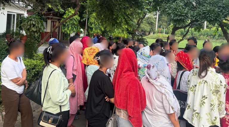 भारत हुँदै खाडी मुलुक पठाउन लागिएका ४० नेपाली महिलाको उद्धार
