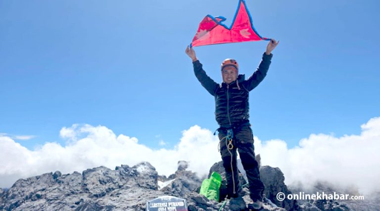 पर्वतारोही पाण्डेले गरे इण्डोनेसियाली हिमालको आरोहण