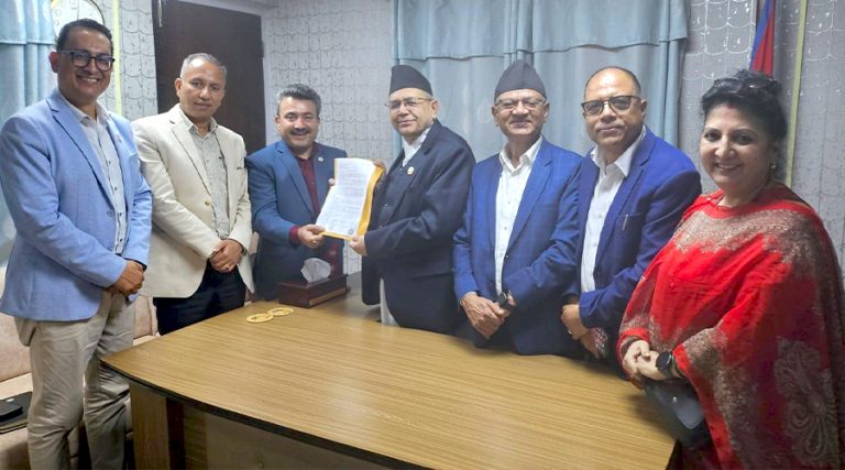 विधेयक सच्याउन निजी विद्यालय सञ्चालकहरूले भेटे सभामुख र राष्ट्रियसभा अध्यक्ष