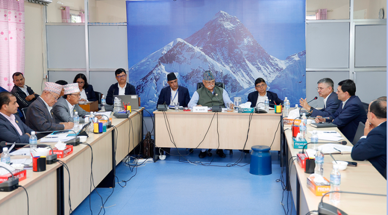 दशैं–तिहारमा सार्वजनिक यातायातको भाडा बढ्दैन : मन्त्री दाहाल