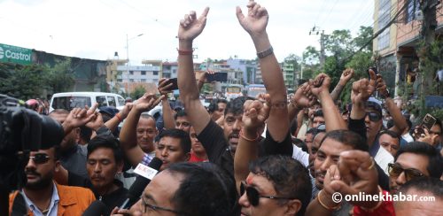 नख्खु कारागार अगाडि रविको पक्षमा नाराबाजी (तस्वीर)