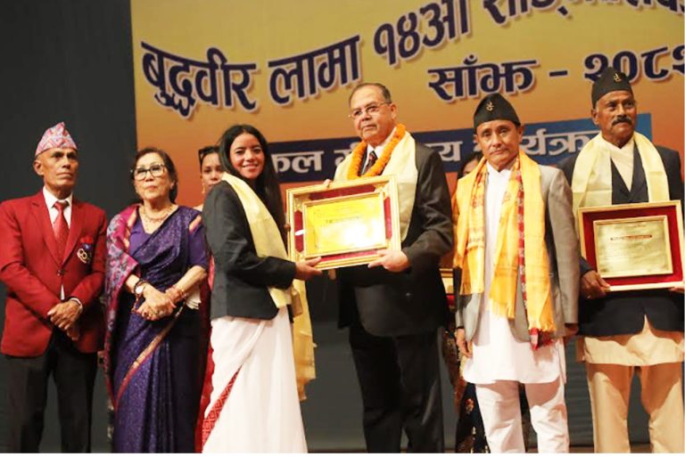 राजपुरासहित १२ धावकलाई प्रयास मञ्च नेपालको सम्मान
