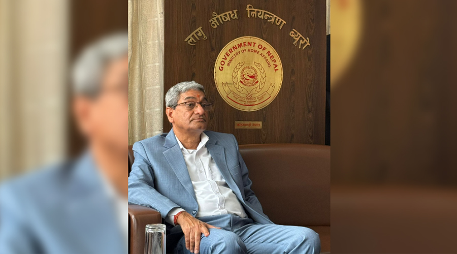 मुलुकलाई लागू औषधमुक्त बनाउने गरी काम गर्न गृहमन्त्री लेखकको निर्देशन