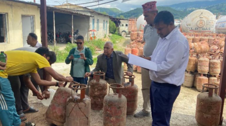 सगर ग्यासका मिति गुज्रिएका ३ हजार बढी सिलिन्डर नष्ट