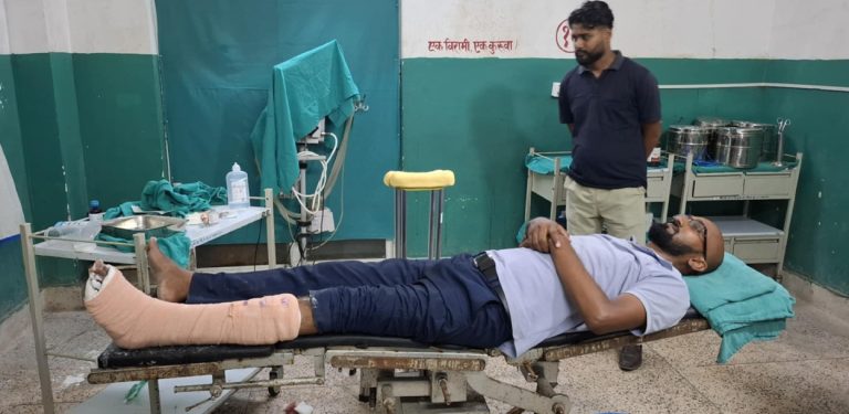 वकिलहरूको आक्रमणमा परेर अनलाइनखबरकर्मी महतोसहित ४ पत्रकार घाइते